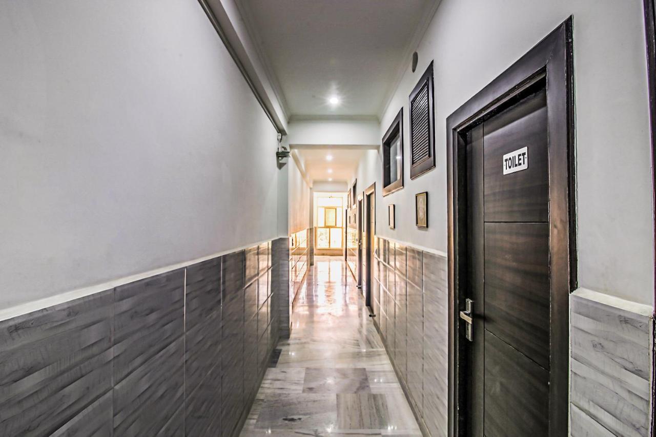 Oyo 8888 Riga Hs Deluxe Hotel Agra  Exterior photo